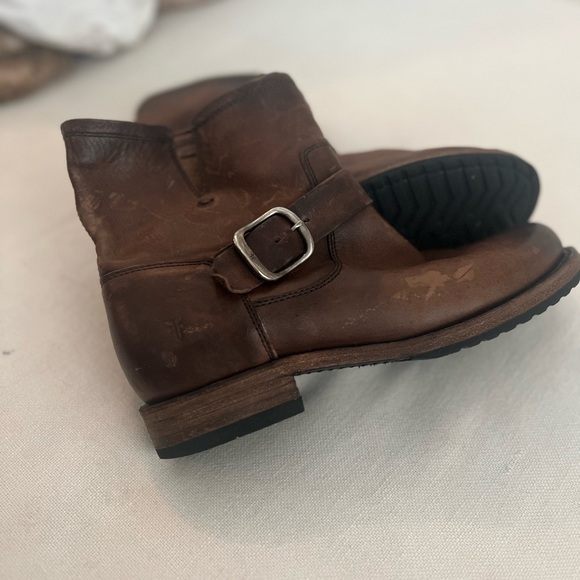 Frye Veronica Short Booties | Saddle Brown Leather | Distressed | 7.5 - Picture 3 of 10